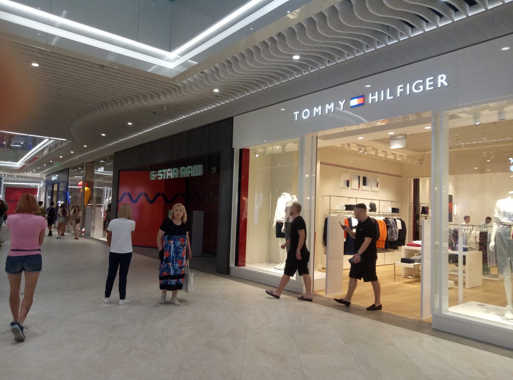 river mall tommy hilfiger